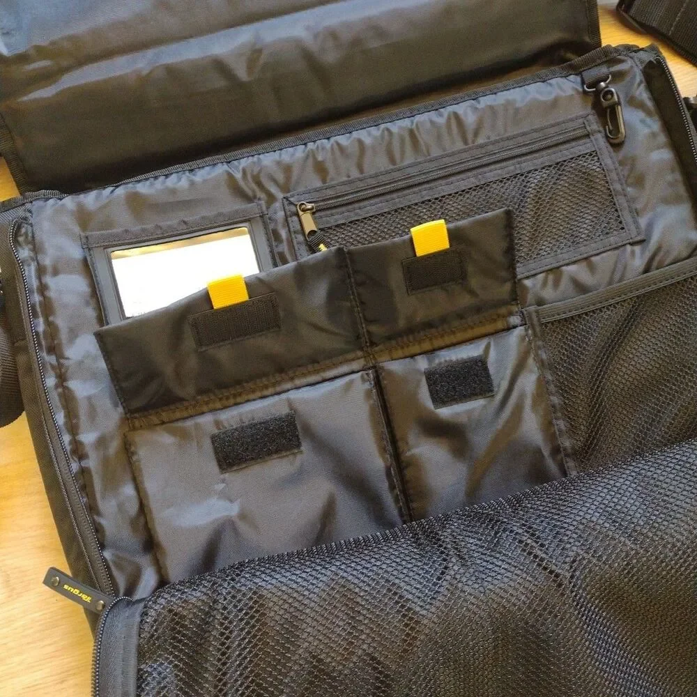 Targus CityGear Laptop Messenger Case Bag TCG200 Nylon 17